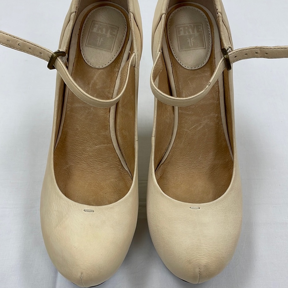 Frye leather ivory platform heels NWOT